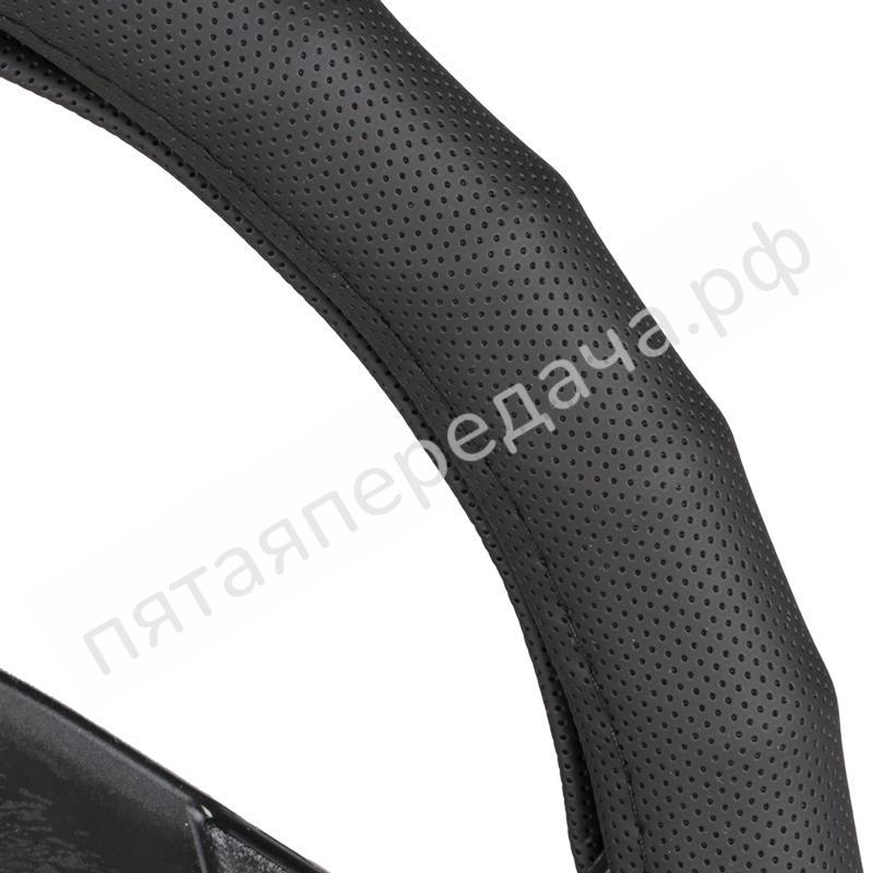Чехол на руль черн. перф. экокожа с отв. 37-39см Heyner - 600000